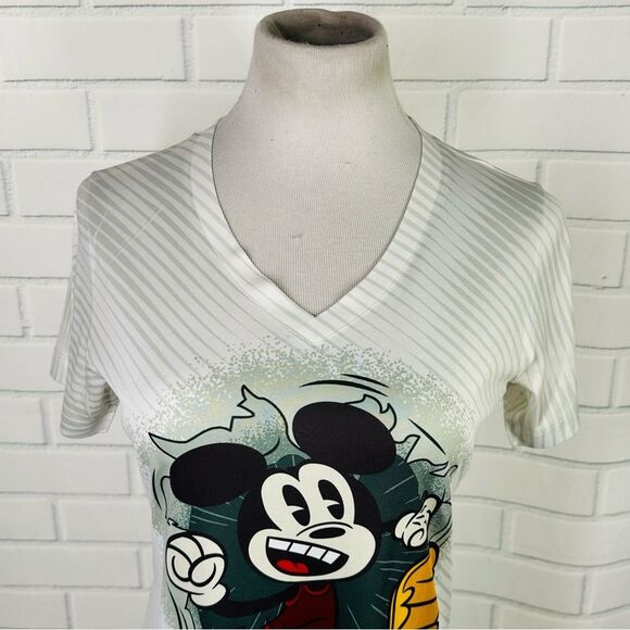 10/$25🦋 Disney Parks White Mickey Mouse Graphic Tee - Size Medium - Picture 2 of 14